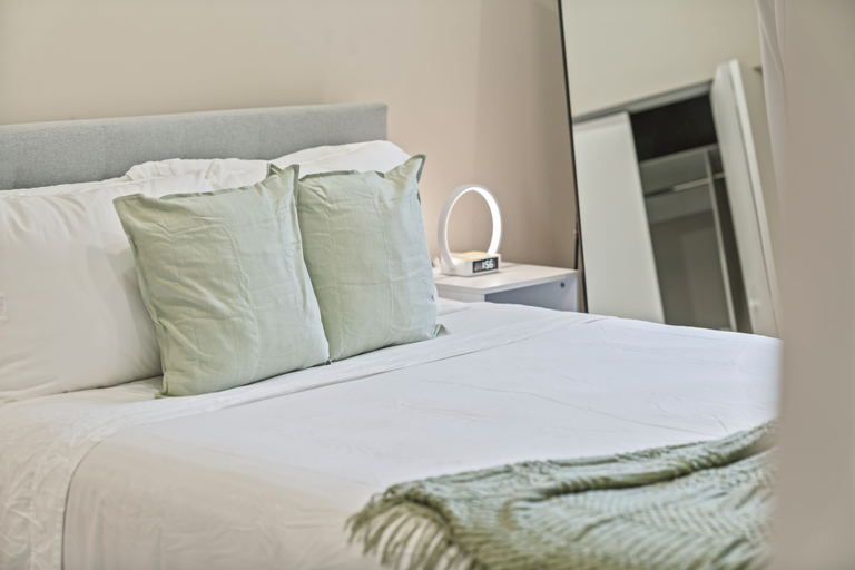 Room 3, Modern North Miami Oasis Heated Pool, Miami-Dade