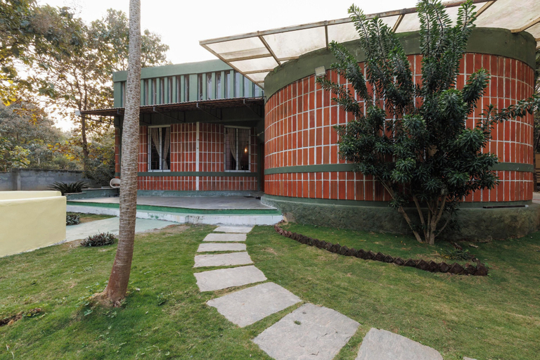 Garden 4, The Rustic Ridge Villa by Stayjadepool1hr E-city, Krishnagiri