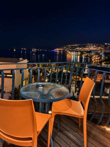 Outdoor dining, Deniz 61 Otel, Bodrum