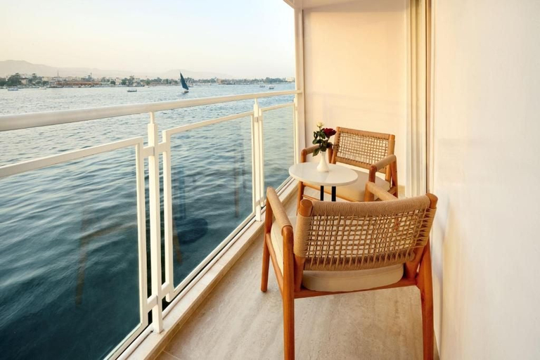 Outdoor dining, MS Royal Serenade, Luxor