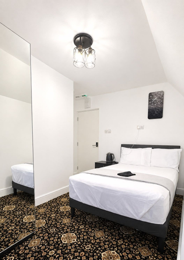 Room 4, Marine Inn, Essex