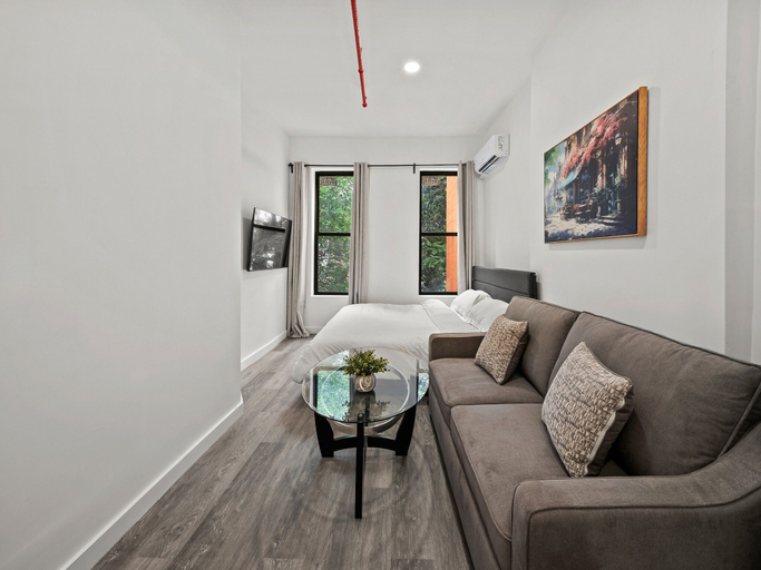 Primary image, The Serene, New York