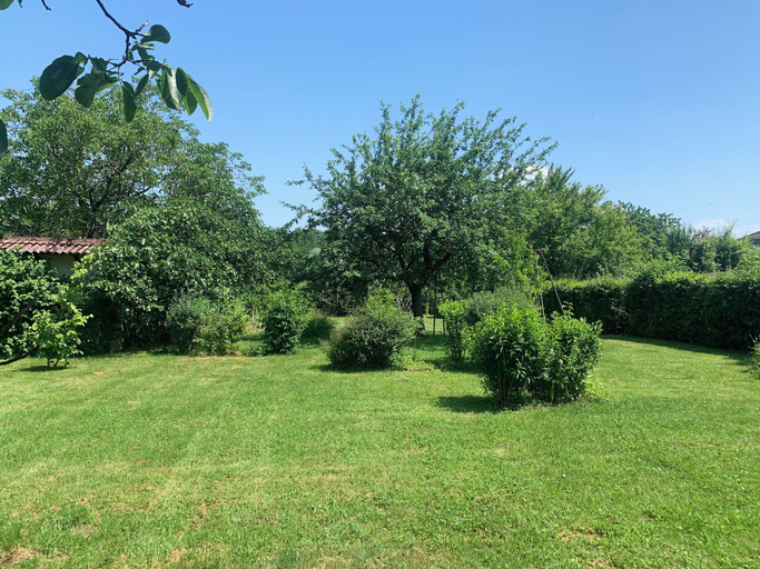 Property grounds, Les chambres du 7 by Le Meix, Jura