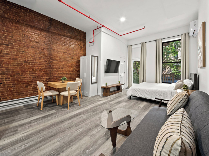 Room 3, The Serene, New York