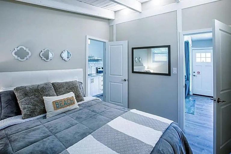 Bedroom, Boutique Suite #6, Lake Hurron