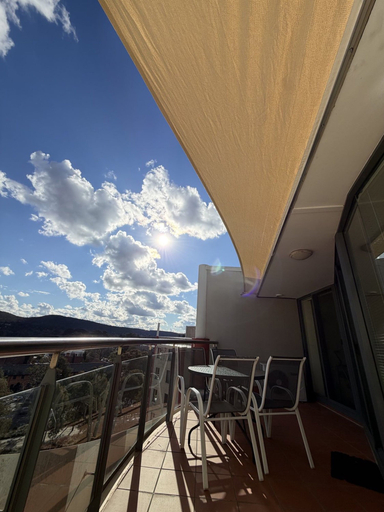 Balcony 3, Top Floor Braddon Sunset Views to Black Mountain, Canberra