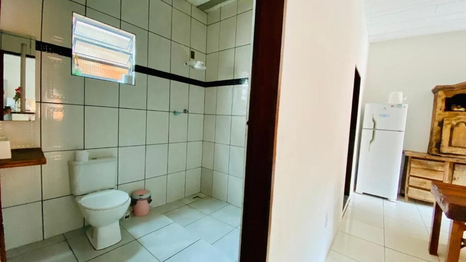 Bathroom 2, Hostel Agatha, Parati