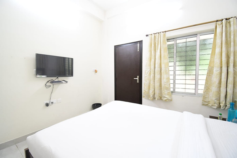 Room 1, Moon Residency Saltlake, North 24 Parganas