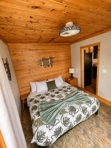 Room 5, Echo Beach Cottage Resort, Parry Sound