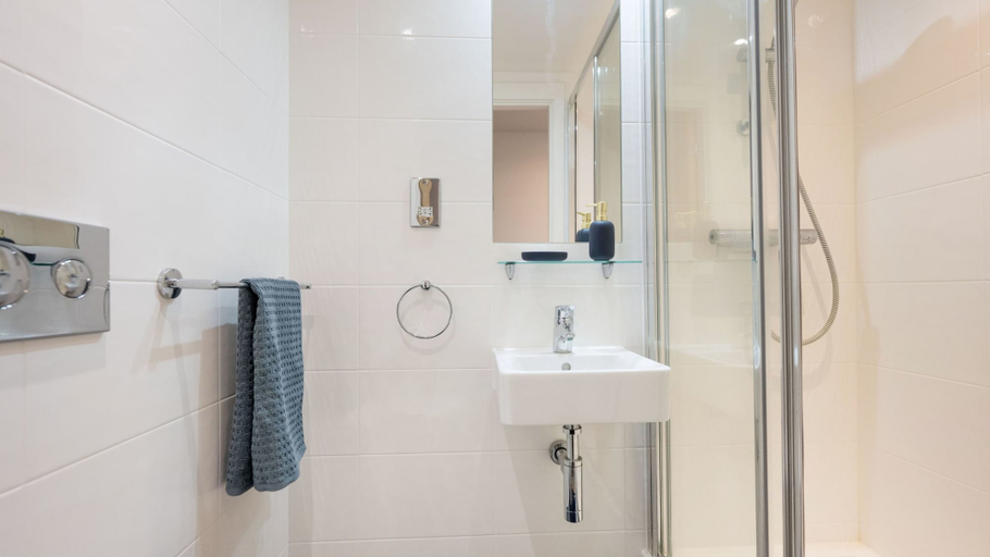 Bathroom 3, Student Only Palamon Court, Kent