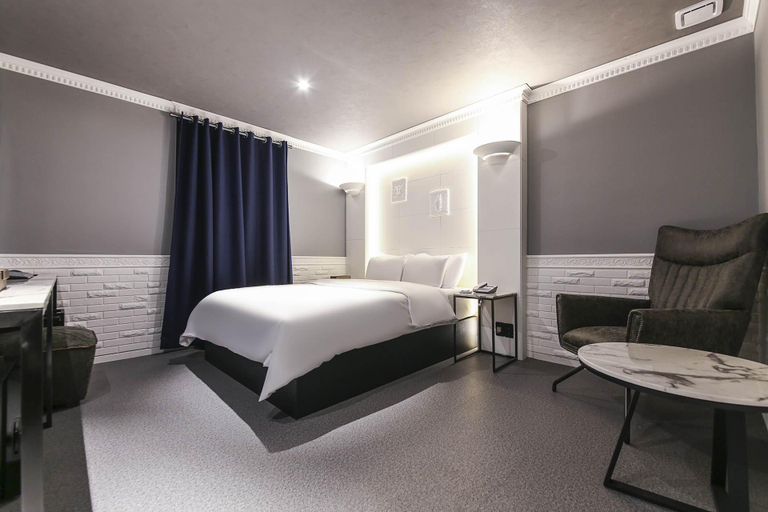 Bedroom 3, SangSang Hotel, Anyang