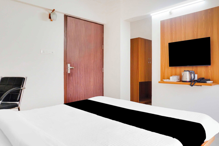Room 3, Townhouse Oak Pune Sant Nagar, Pune