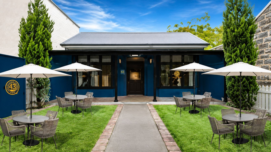 Outdoor dining, Private Ensuite Studio for 2,, Melbourne