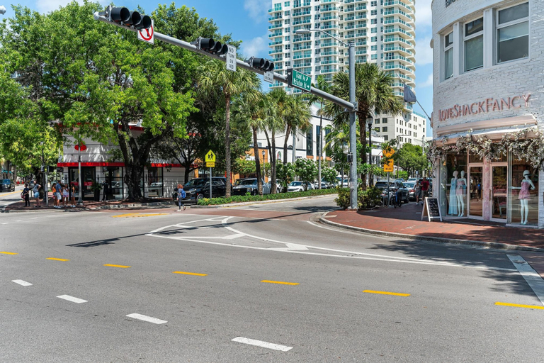 Interior 3, Contemporary King Studio in Coconut Grove Includes Parking, Miami-Dade