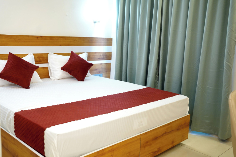 Room 3, Hotel Hyden Park, Ernakulam