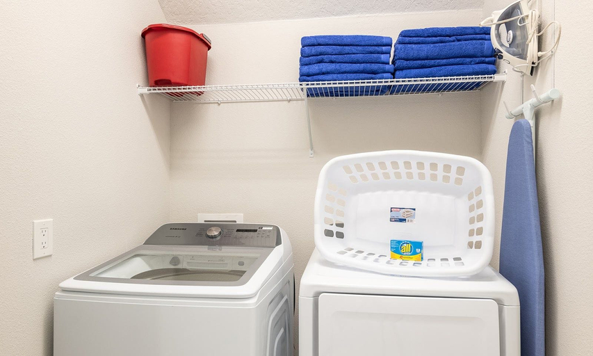 Laundry 5, Serene Vibrant Villa With Games Room at Encore, Osceola