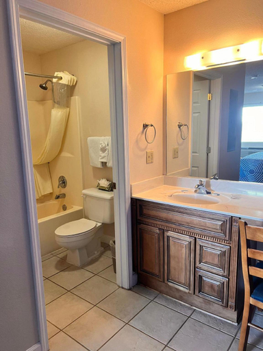 Bathroom 3, The Park at Foxborough, Taney