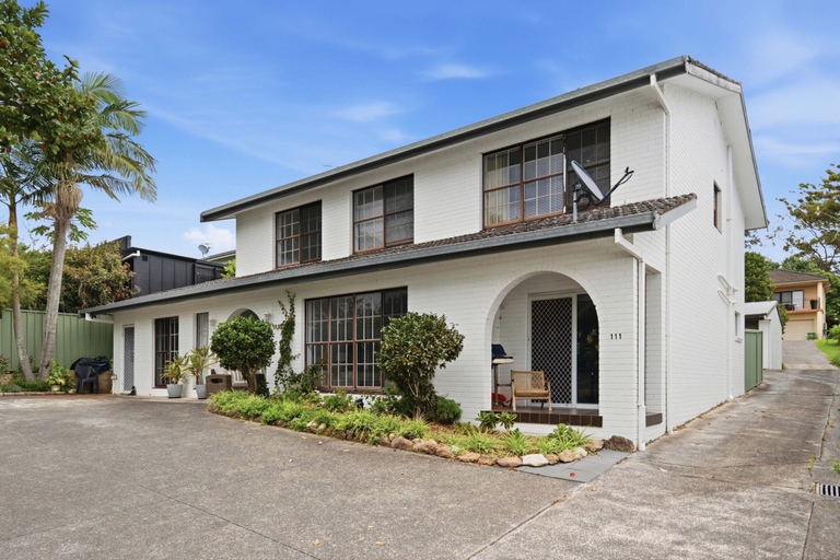 Exterior 4, Spacious 3-bedroom Townhouse Near Terrigal Beach, Gosford - East