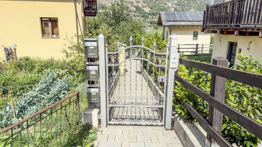Property entrance, Abri Douillet, Aosta