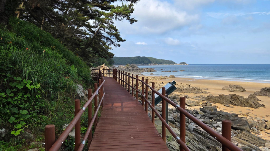 Others 5, Taean Neulpureun Pension, Taean