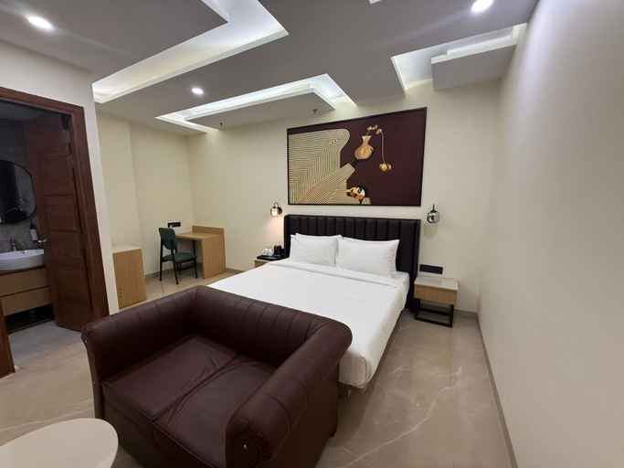 Room 5, Saltstayz Premier Noida Sector 135, Gautam Buddha Nagar