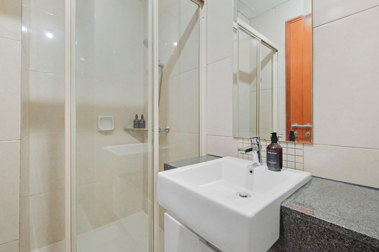 Bathroom, Niren by Kozystay - Kuningan, South Jakarta