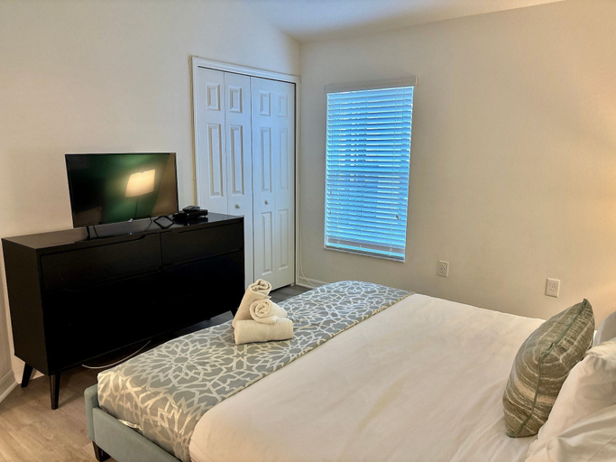 Room 2, 5BR Watersong Home Near Disney With Pool, Polk
