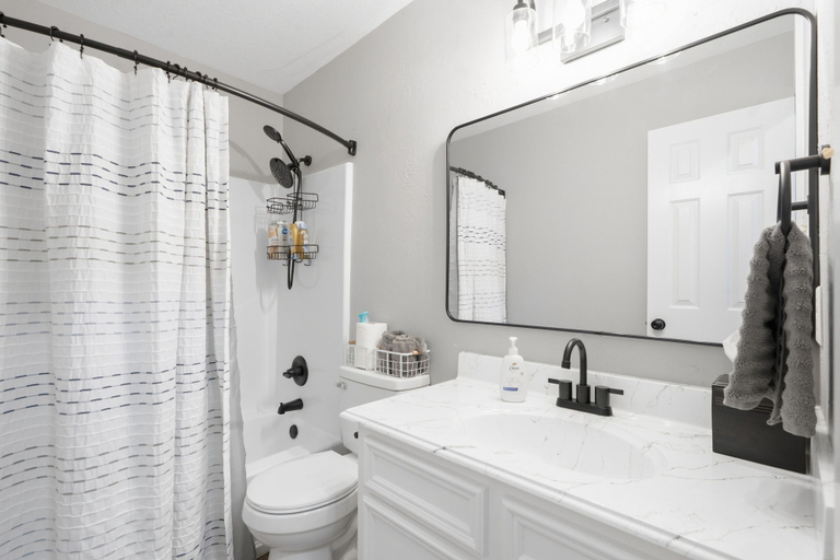 Bathroom 2, Private 18-Acre Texas Retreat with Pool and Bass Pond, Liberty