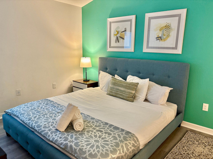 Room 4, 5BR Watersong Home Near Disney With Pool, Polk