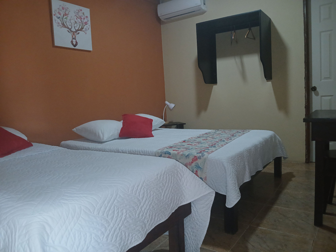 Room 3, www.elcocobolofoodanrest.com, Liberia