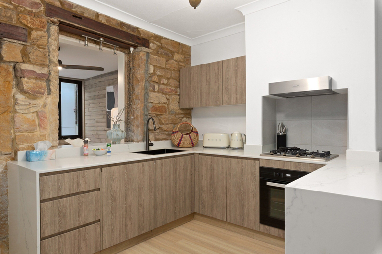 Private kitchen 2, Stylish 2-bed House Near Sydney CBD, Sydney