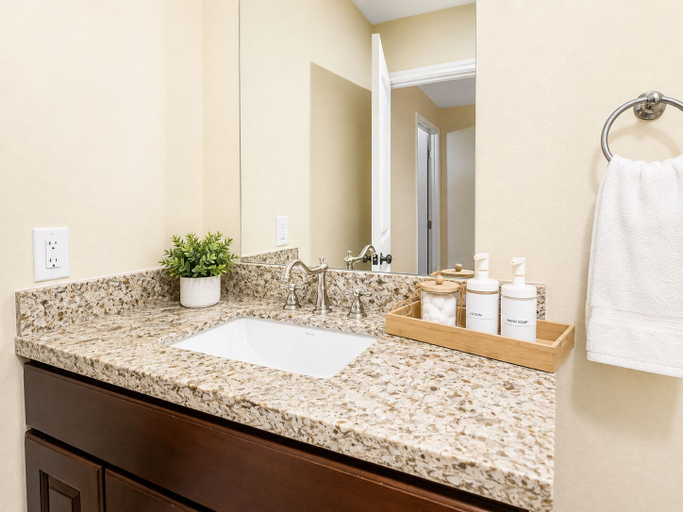 Bathroom 3, Jaybird Lodge, San Bernardino