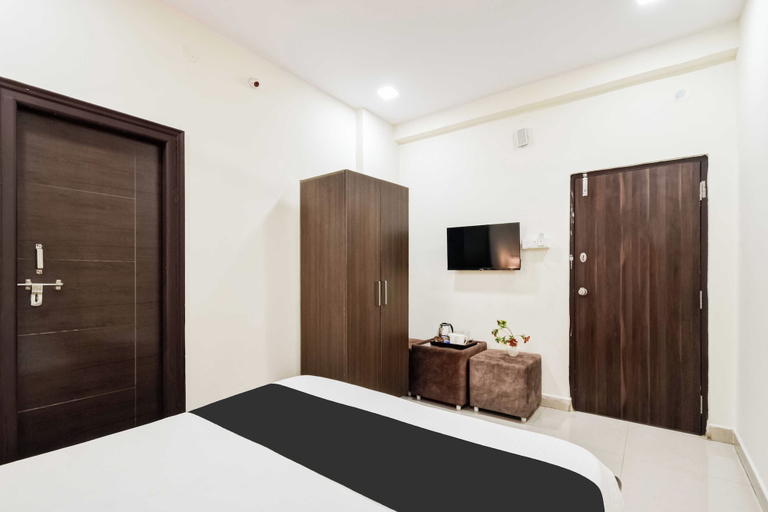 Room 4, Townhouse Durgam Cheruvu Metro Station, Hyderabad