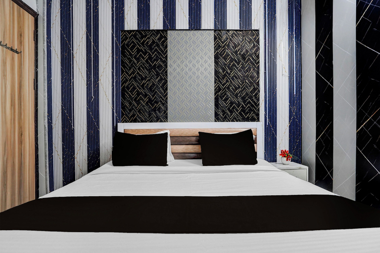 Room 3, Hotel O Sector 121 Gaur City Mall Noida, Gautam Buddha Nagar