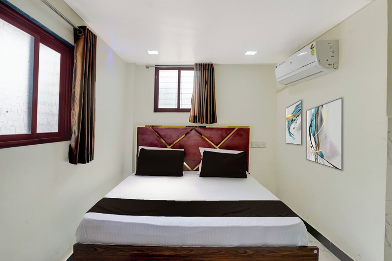 Room 4, Hotel O Jagruti Nagar Ghatkopar, Mumbai Suburban