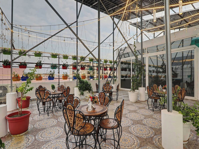 Outdoor dining 5, Palette Oraya Greens by CheckIn Kathauta, Lucknow