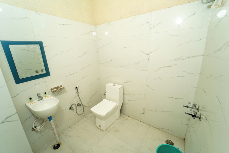 Bathroom 3, Omji Ashram - Ramayanam, Faizabad