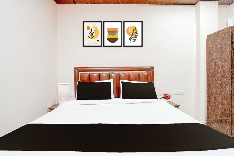 Room 5, Super OYO Hotel O Tedhi Bazaar, Faizabad