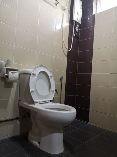 Bathroom 3, Red Tomato Hotel, Labuan
