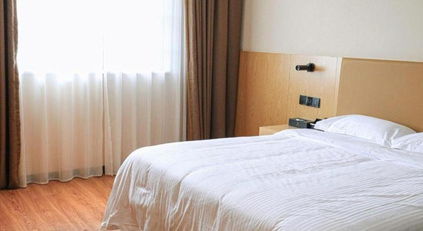 Bedroom 2, GreenTree Inn Express Yingtan Yujiang Railway Station, Yingtan