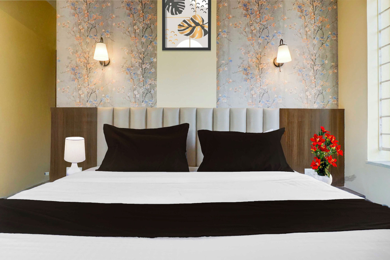 Room 4, Townhouse Veerbhadra Nagar Baner, Pune