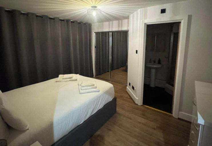 Room 3, 2-bed - Sleeps 5 - Parking - City Views, London