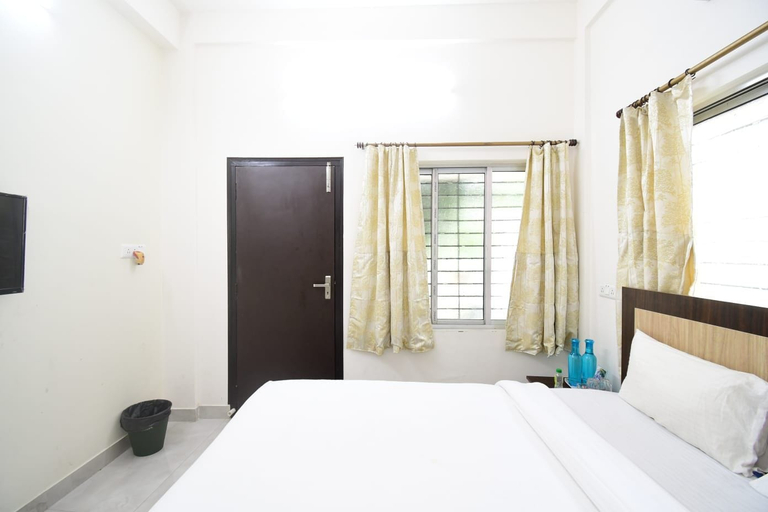 Room 4, Moon Residency Saltlake, North 24 Parganas