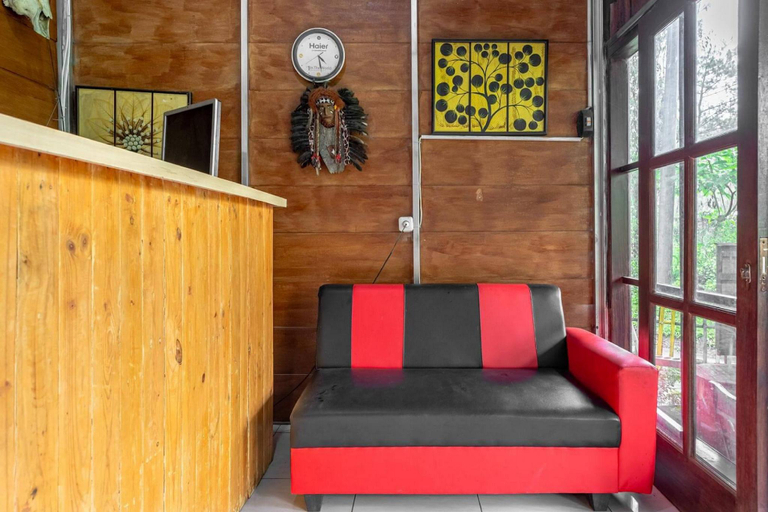 Public Area 3, RedDoorz @ Apache Camp, Malang