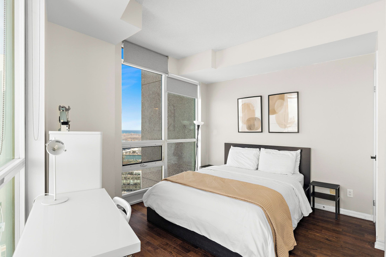 Room 5, Fort Harbour Suites - Downtown Toronto, Toronto