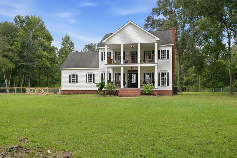 Exterior 5, Private 18-Acre Texas Retreat with Pool and Bass Pond, Liberty