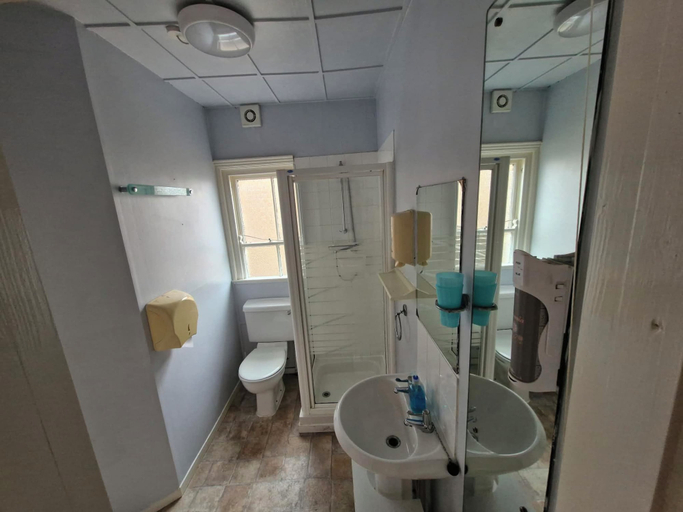 Bathroom 3, Happy Days Guesthouse, East Riding of Yorkshire