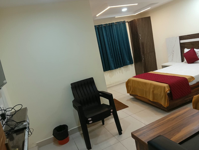 Room 4, HOTEL RK GRAND, Guntur