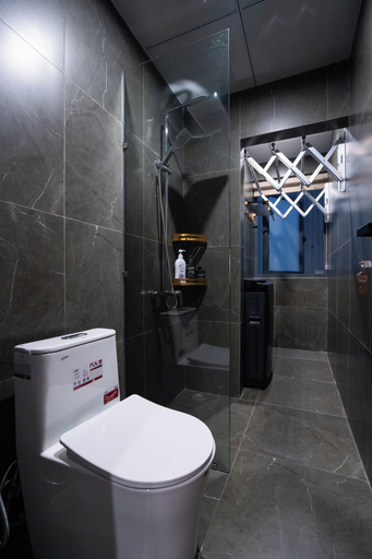 Bathroom 4, Viet Apartments, Da Nang