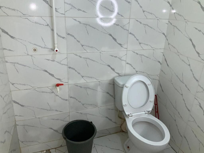 Bathroom 2, OPTIZEE HOTEL & SUITES, Ifo